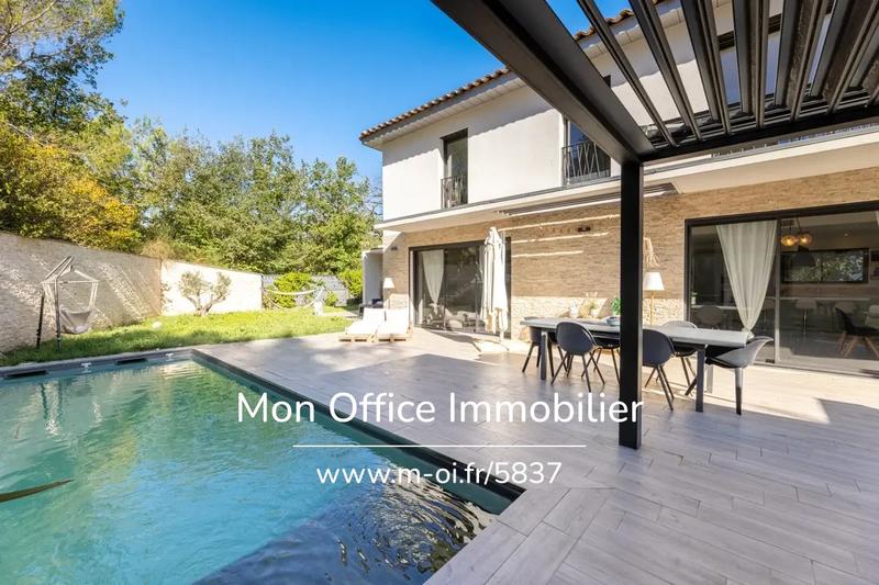 Maison - 180 m² - 5 pièces
