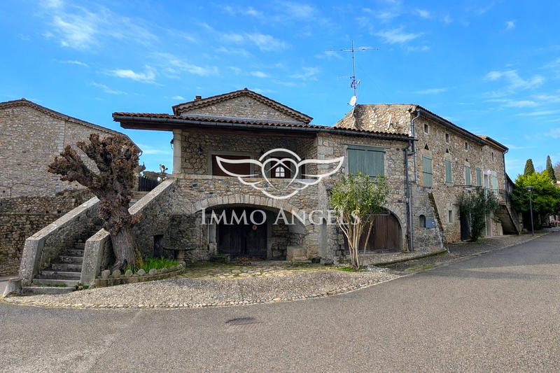 Maison - 220 m² - 11 pièces