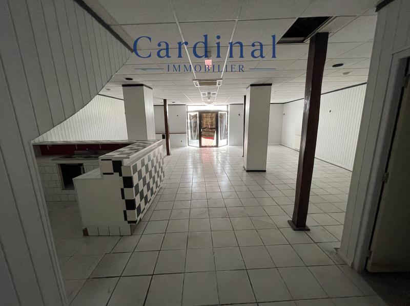 Local commercial - 280 m² - 13 pièces