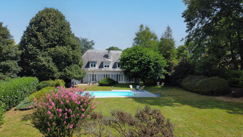 Maison - 224 m² - 9 pièces