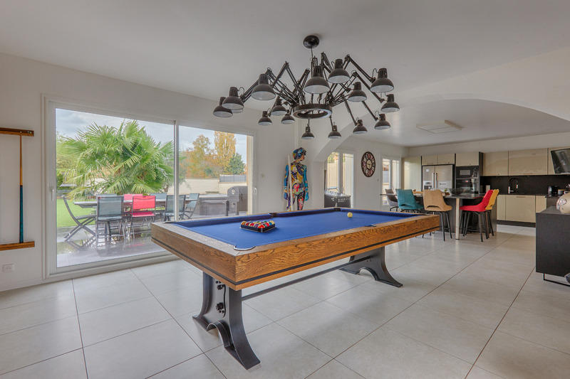 Maison - 240 m² - 7 pièces