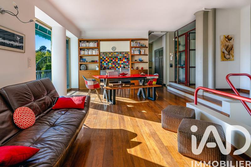 Maison - 234 m² - 7 pièces