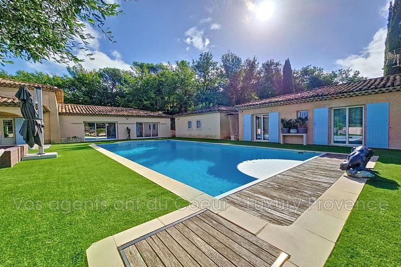 Propriété - 360 m² - 10 pièces