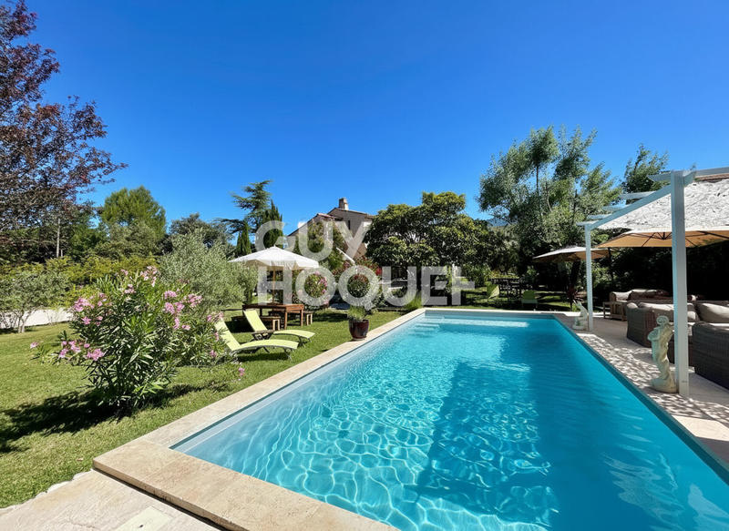 Maison - 320 m² - 9 pièces