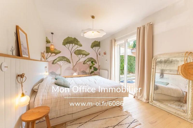 Maison - 230 m² - 8 pièces