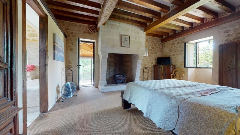 Maison traditionnelle - 517 m² - 10 pièces