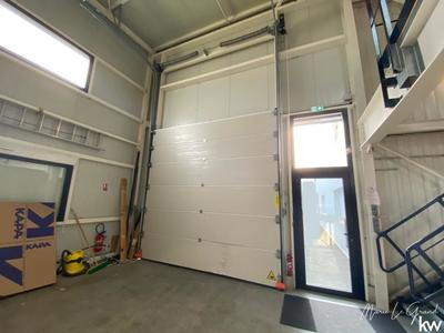 Entrepôt - 822 m²