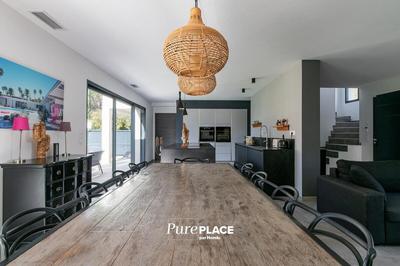 Maison - 180 m² - 7 pièces