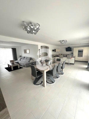 Maison - 176 m² - 9 pièces