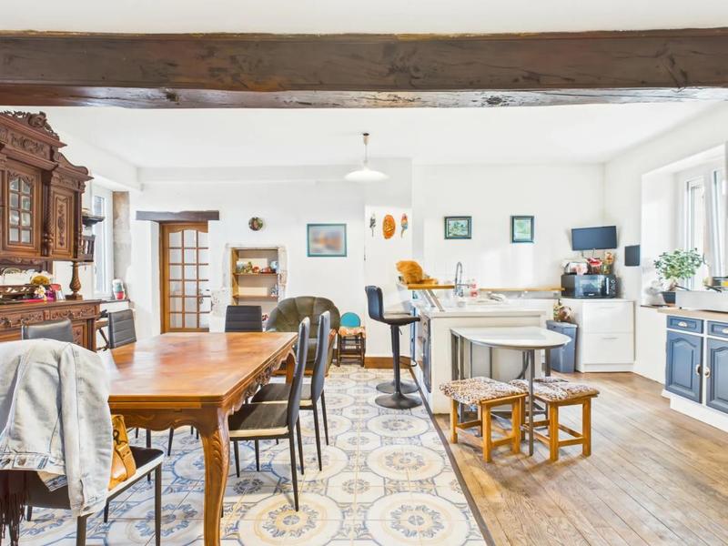 Maison - 281 m² - 11 pièces