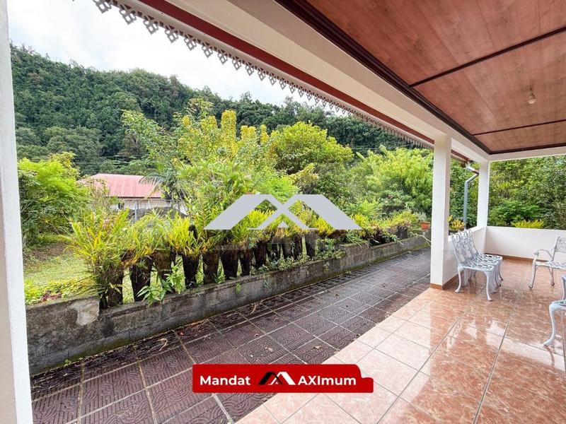 Maison - 400 m² - 10 pièces