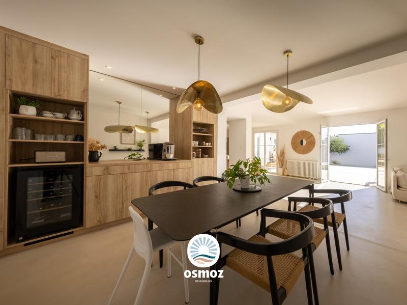 Maison - 330 m² - 8 pièces