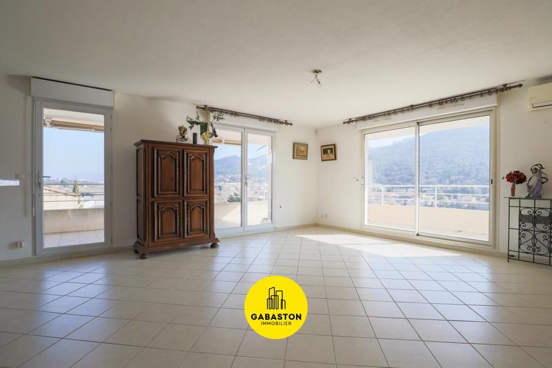 Appartement - 98 m² - 4 pièces