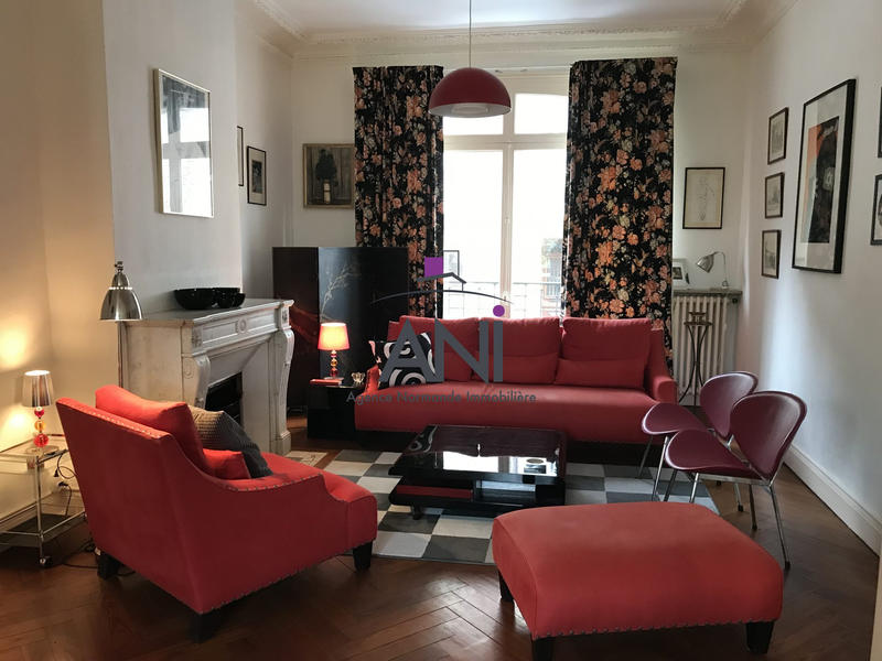 Maison - 303 m² - 12 pièces