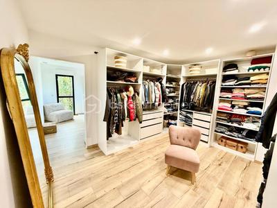 Propriété - 293 m² - 6 pièces