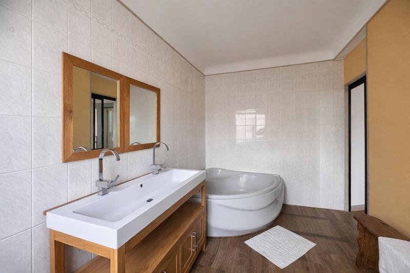 Maison - 220 m² - 7 pièces