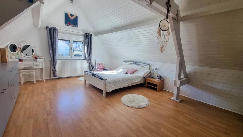 Maison - 240 m² - 8 pièces