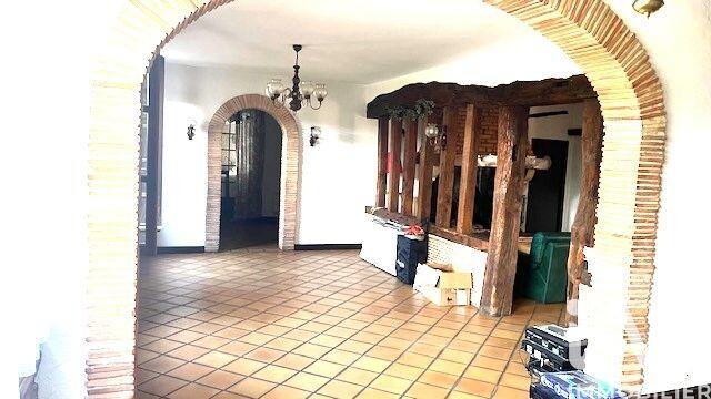 Maison - 255 m² - 11 pièces