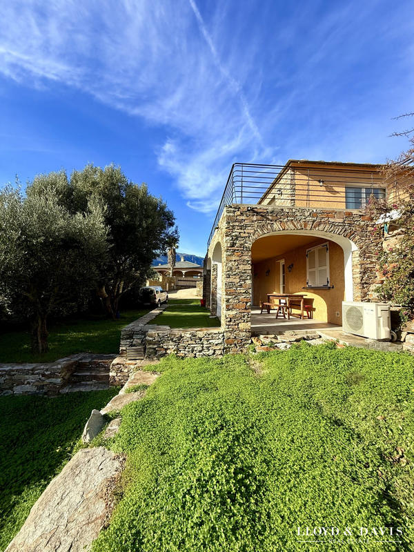 Maison - 200 m² - 7 pièces