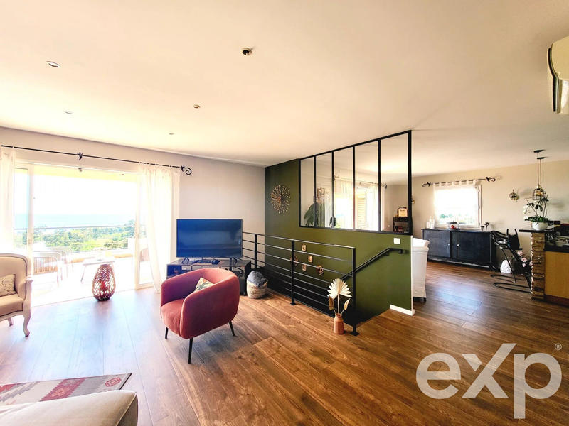 Villa - 224 m² - 8 pièces