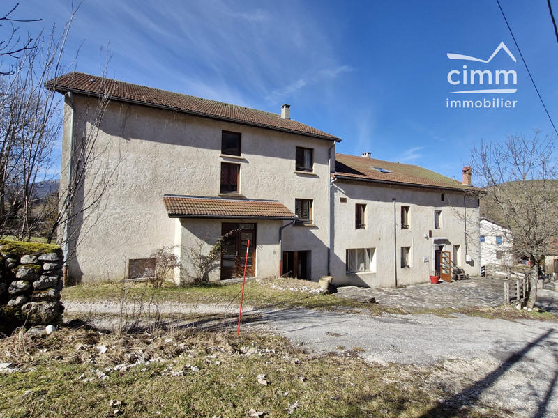 Maison - 698 m² - 15 pièces