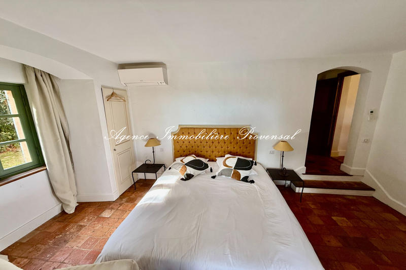 Villa - 300 m² - 8 pièces