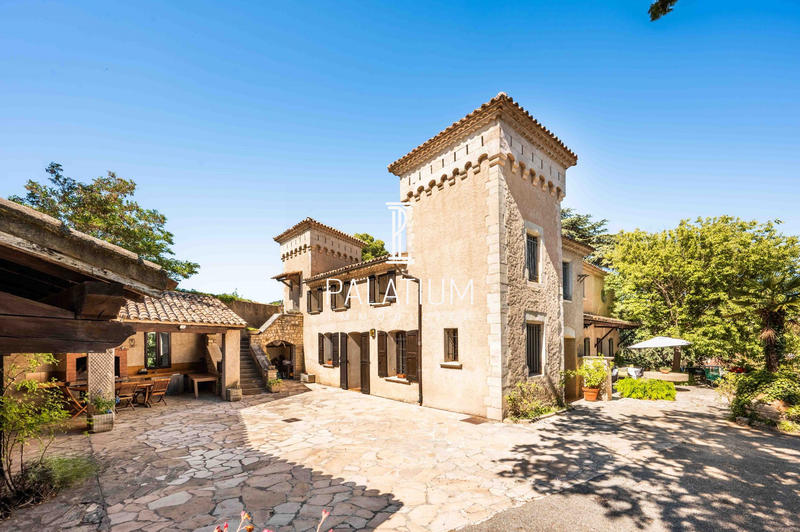 Château - 469 m² - 9 pièces