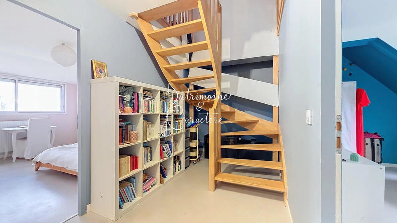 Maison - 215 m² - 9 pièces