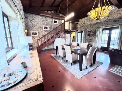 Maison traditionnelle - 293 m² - 10 pièces