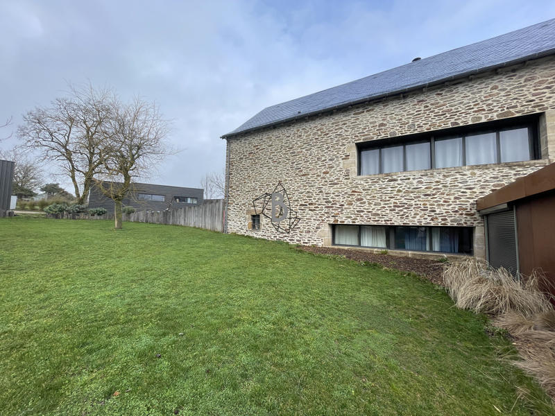 Maison - 230 m² - 6 pièces