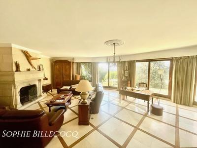 Maison - 248 m² - 8 pièces