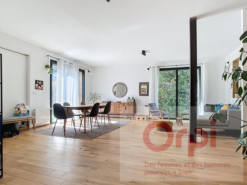 Maison - 211 m² - 7 pièces