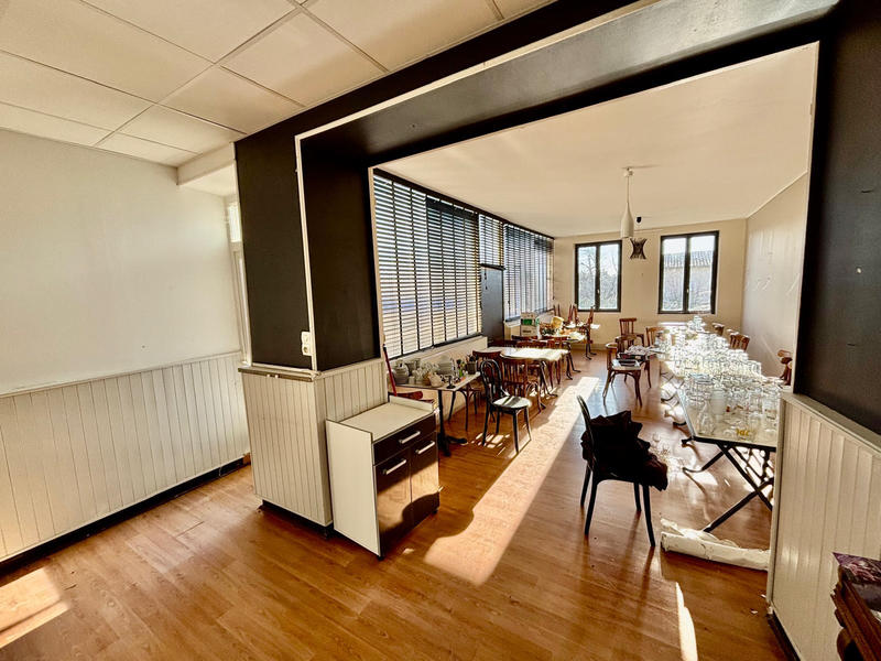Local commercial - 139 m² - 6 pièces
