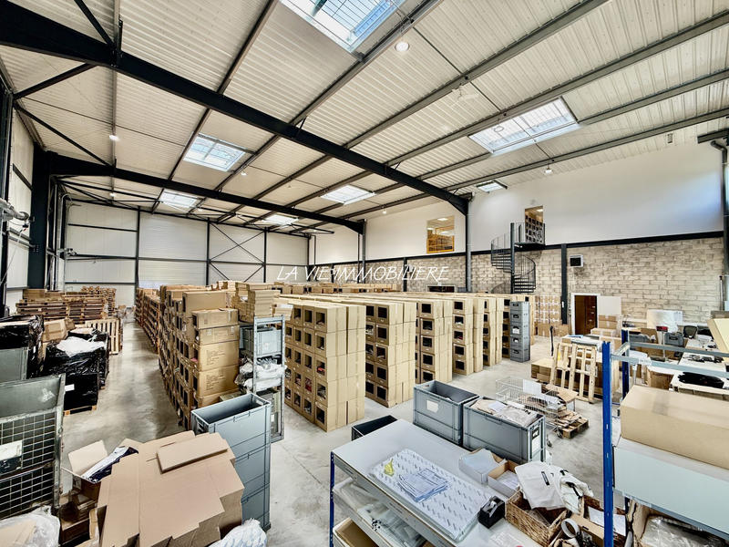 Entrepôt - 1 223 m²