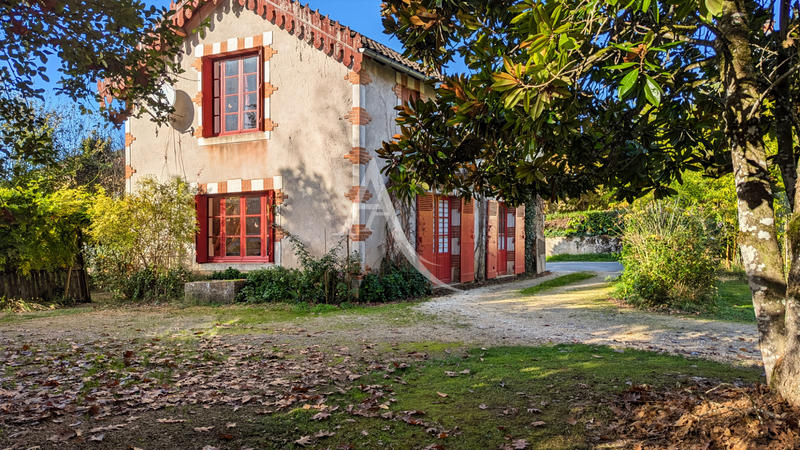 Maison - 263 m² - 10 pièces