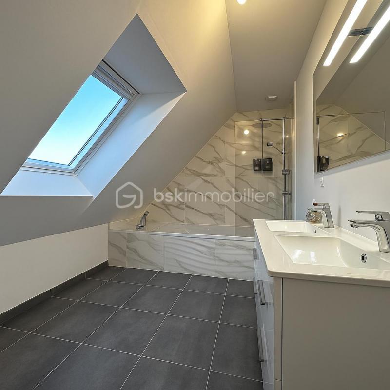 Maison - 99 m² - 5 pièces