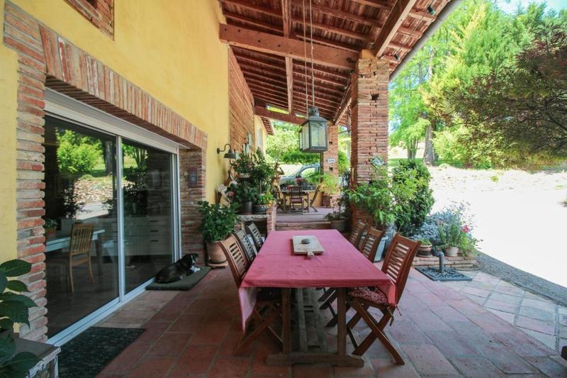 Demeure - 340 m² - 12 pièces