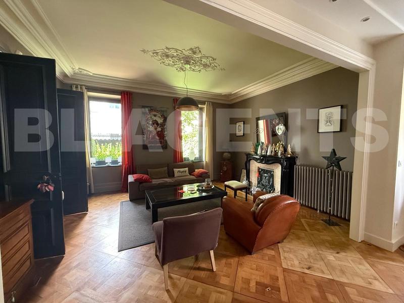 Demeure - 390 m² - 5 pièces