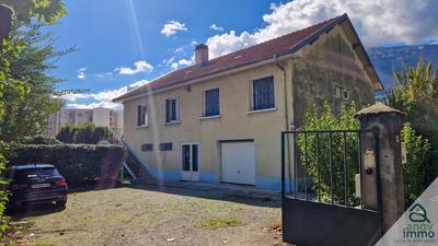 Maison - 177 m² - 7 pièces