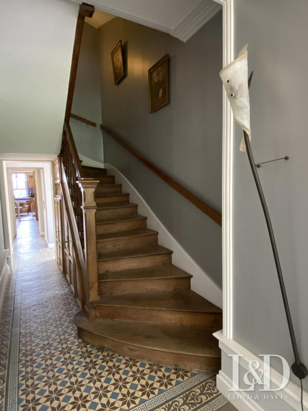 Maison - 340 m² - 10 pièces