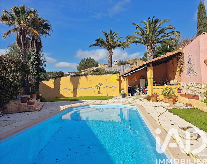 Maison - 222 m² - 8 pièces