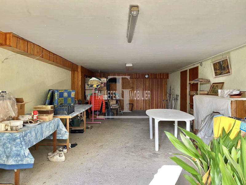 Maison traditionnelle - 300 m² - 9 pièces