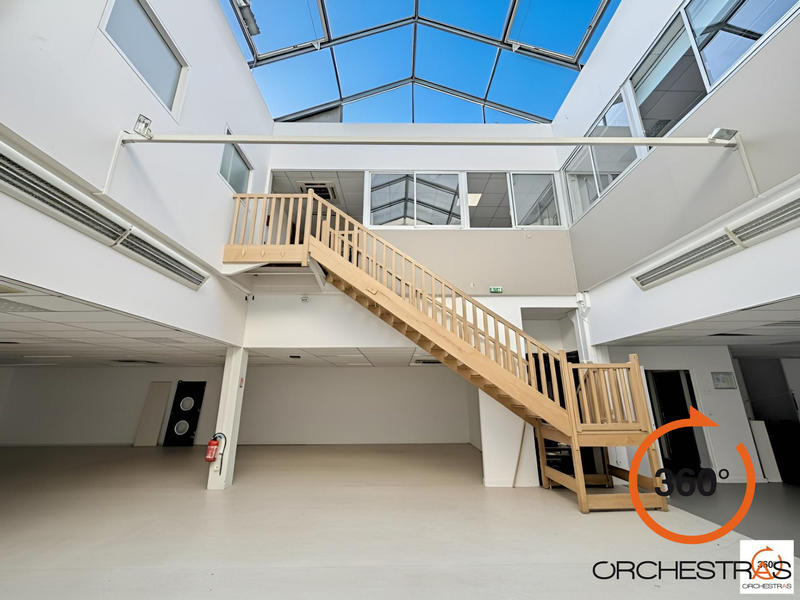 Local d'activités - 805 m²