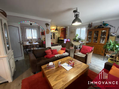 Maison - 230 m² - 7 pièces