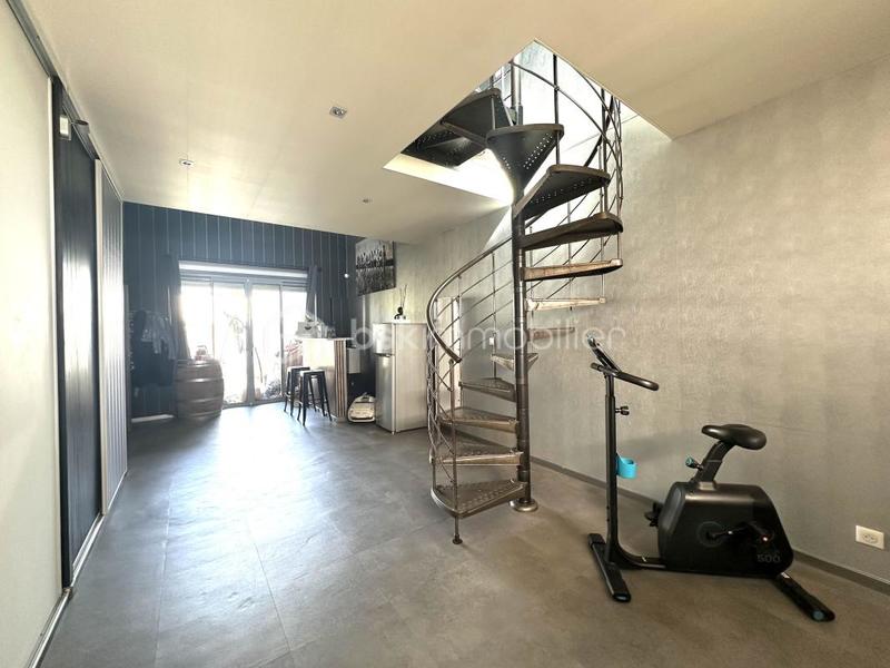 Maison - 201 m² - 6 pièces