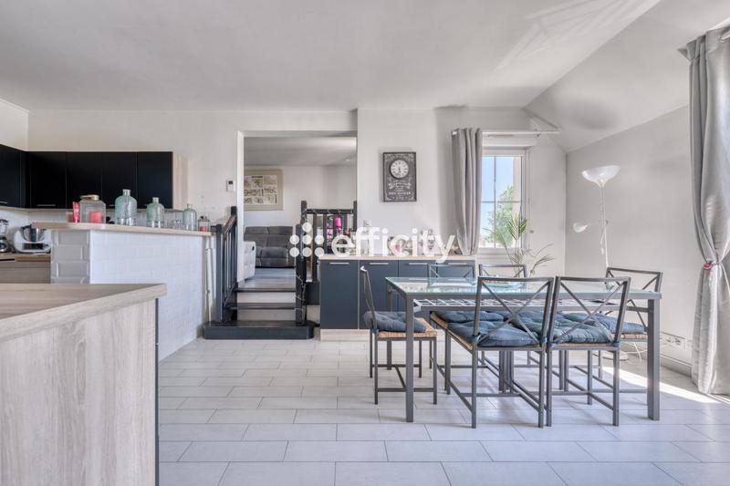 Appartement - 85 m² - 5 pièces