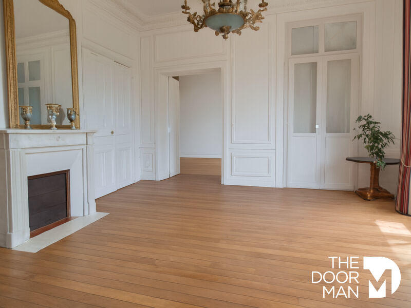 Demeure - 250 m² - 10 pièces