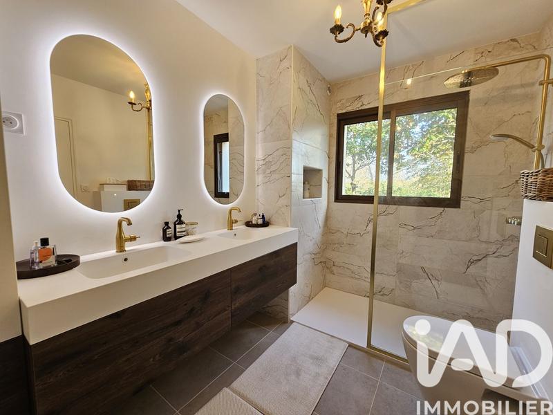 Maison - 202 m² - 8 pièces