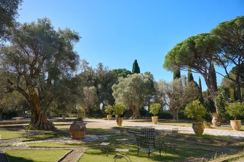 Maison - 2 850 m² - 30 pièces