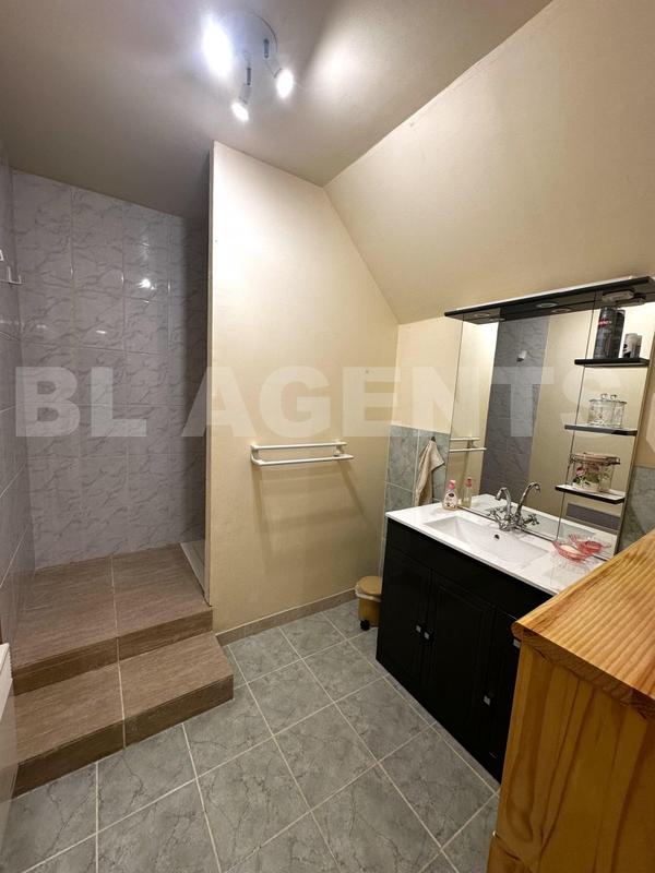 Maison - 233 m² - 9 pièces